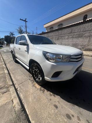 TOYOTA HILUX 2.8 STD 4X4 CD 16V DIESEL 4P MANUAL